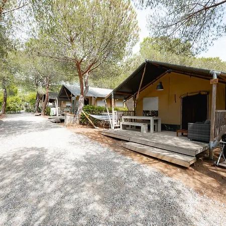 Glamping At Elba لاكونا