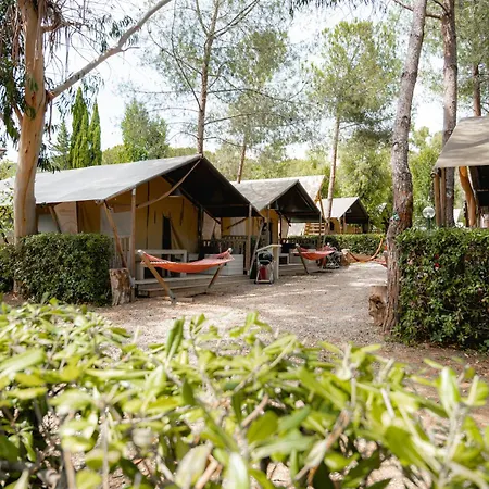Glamping At Elba Luxury tent